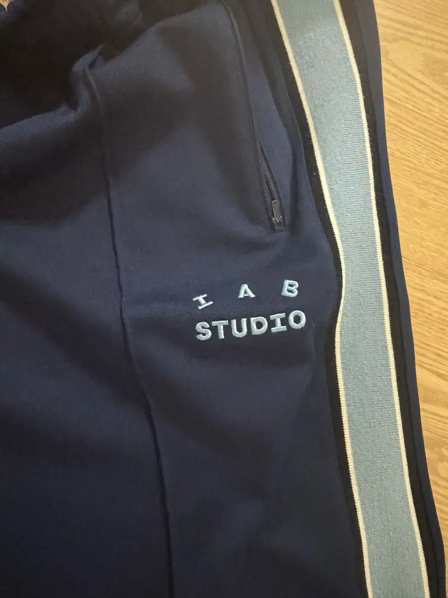 IAB Studio(アイエプスタジオ) トラックパンツ xl 出品 IAB IAB Studio(アイエプスタジオ) トラックパンツ xl 出品 IAB
