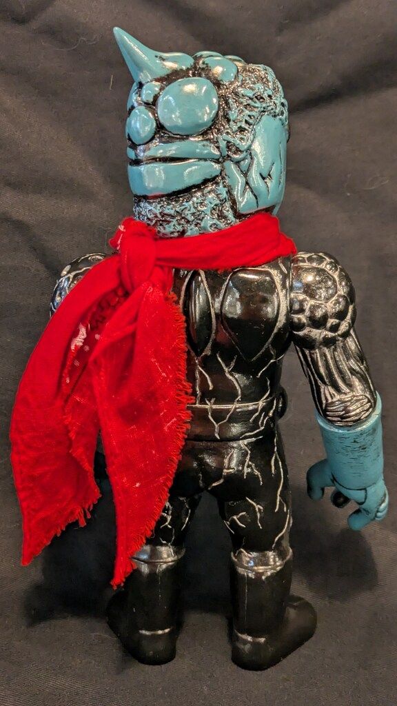 REALHEAD カオスマン1号 黒成型/緑/茶/ガンメタ ピンク目/赤マフラー