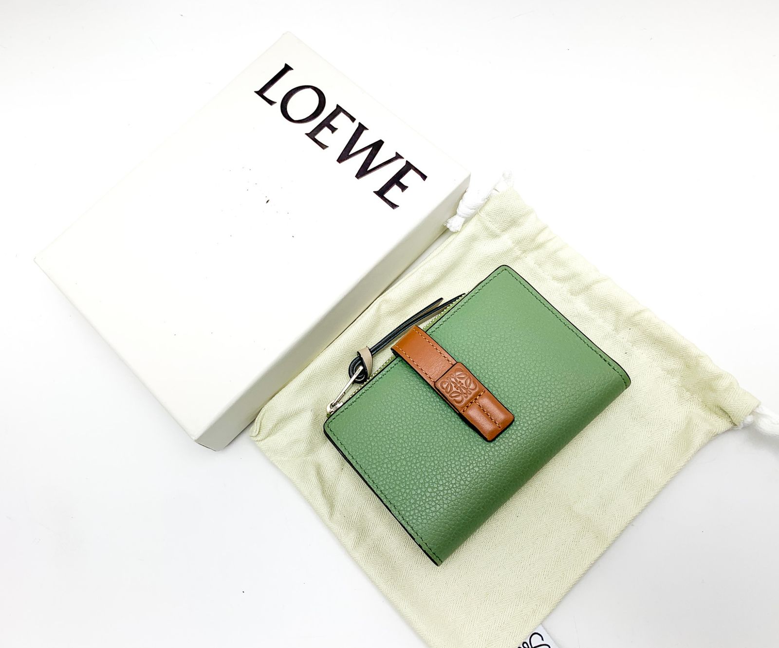 人気バイカラー◆LOEWE SGCコンパクトウォレット JADE/GREEN LOEWE ロエベ グリーン系 緑 カーキ バイカラー スリムジップ