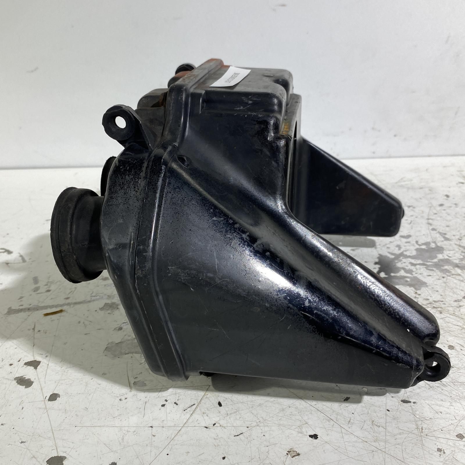 KAWASAKI カワサキ　ゼファー400 エアクリーナーボックス カワサキ（Kawasaki） ゼファー400 エアクリーナーボックス A077 純正