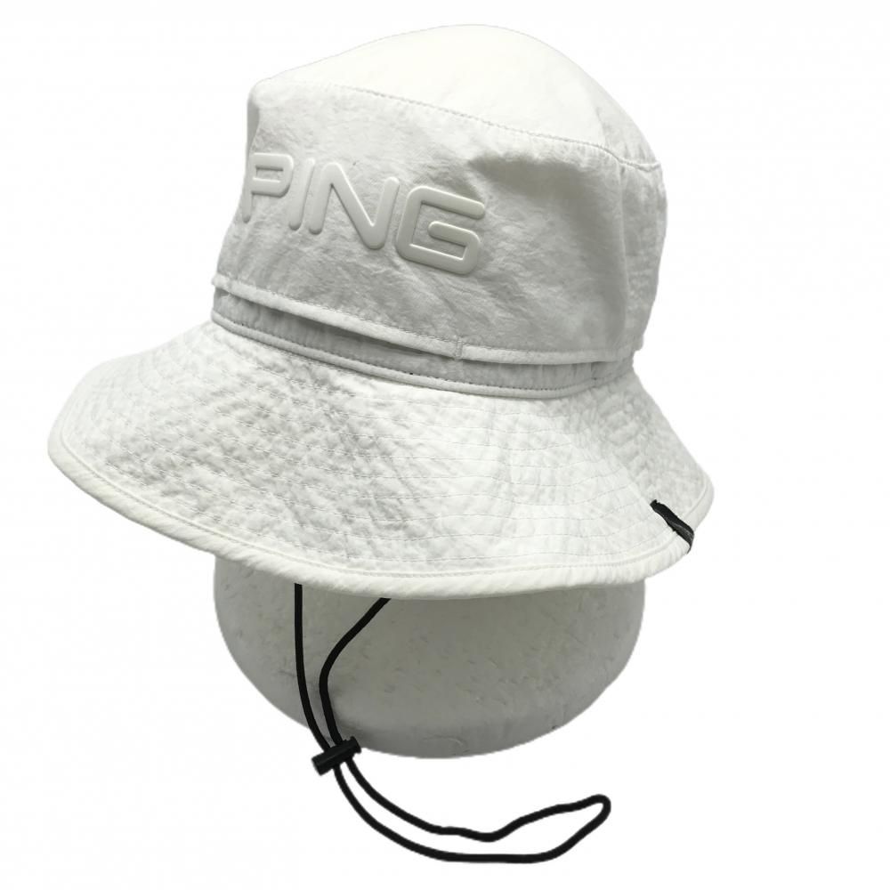 【SALE，お買い得】 ピン ハット 白 立体ロゴ メッシュネックガード付き あご紐  ONE SIZE FITS ALL  ゴルフウェア 2024年モデル PING ハット