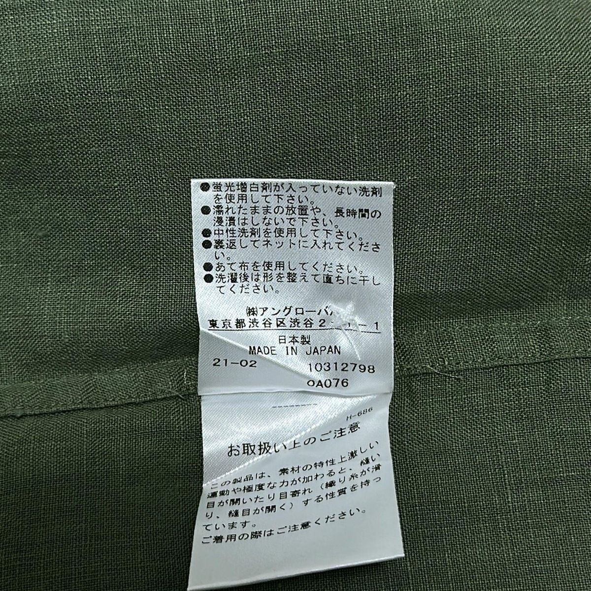 カーキ