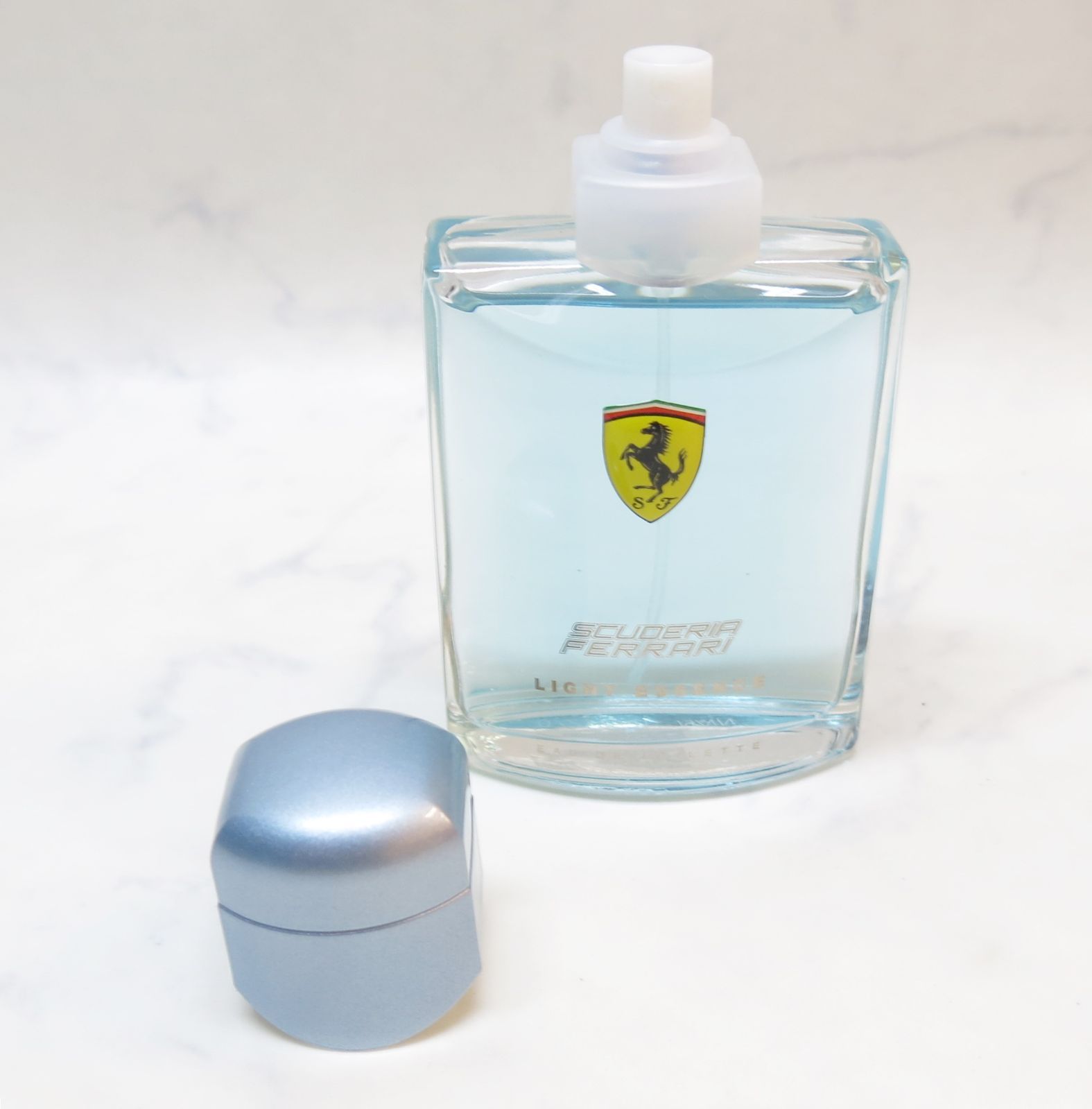 残量8割★　Ferrari Light Essence 125ml オードトワレ フェラーリ ライト エッセンス オードトワレ EDT 125mL 【香水
