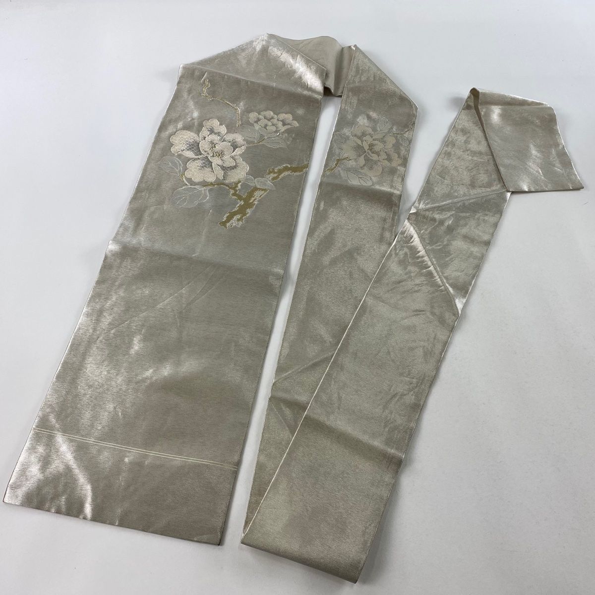 名古屋帯　唐織刺繍　銀糸　ベージュ 名古屋帯 優品 枝花 唐織 金銀糸 ベージュ 正絹 【中古】 - メルカリ