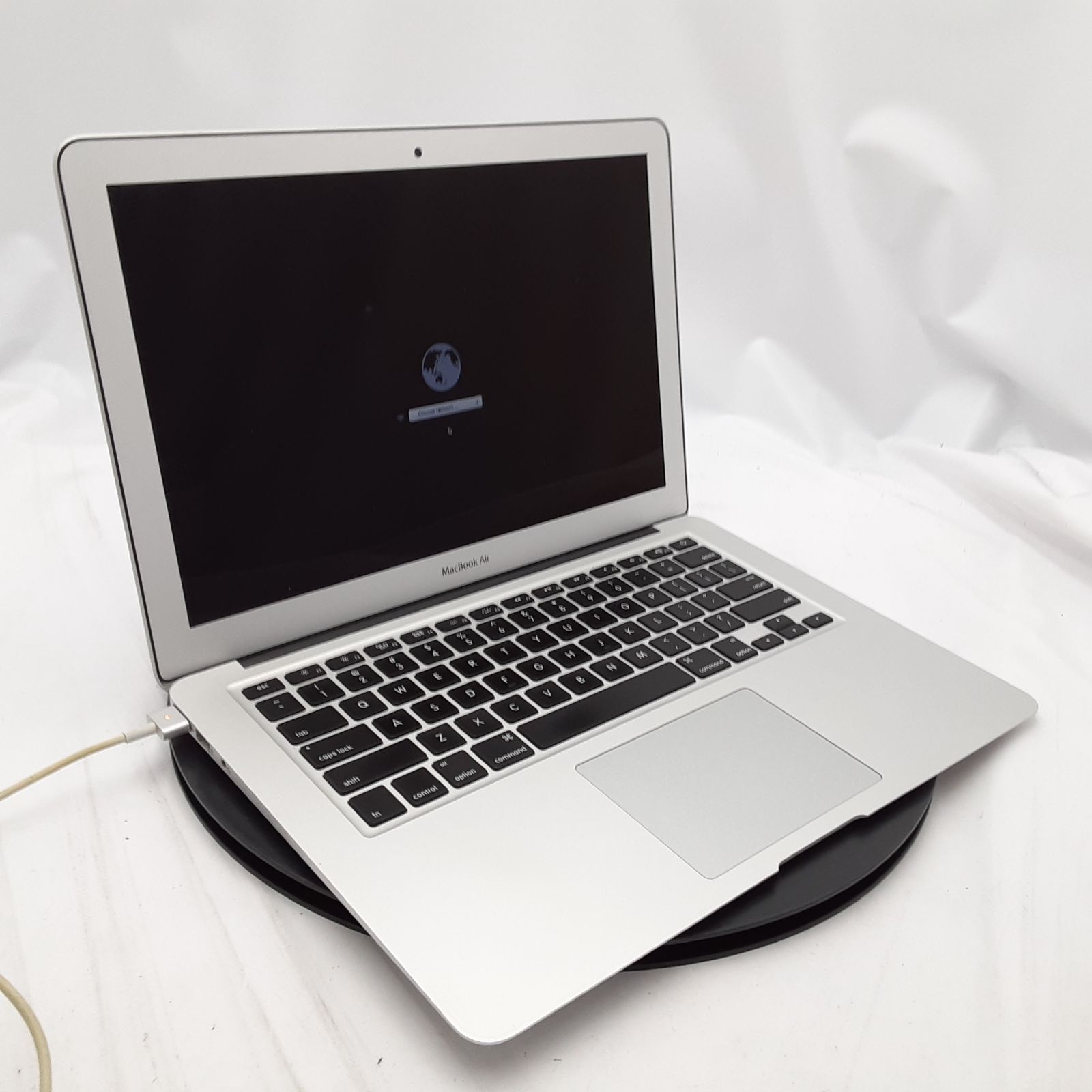 Macbook early 2015 ジャンク (画像明日UPします) 充電しながらのみ使用可能 MacBook Air Early 2015 13インチ SSD