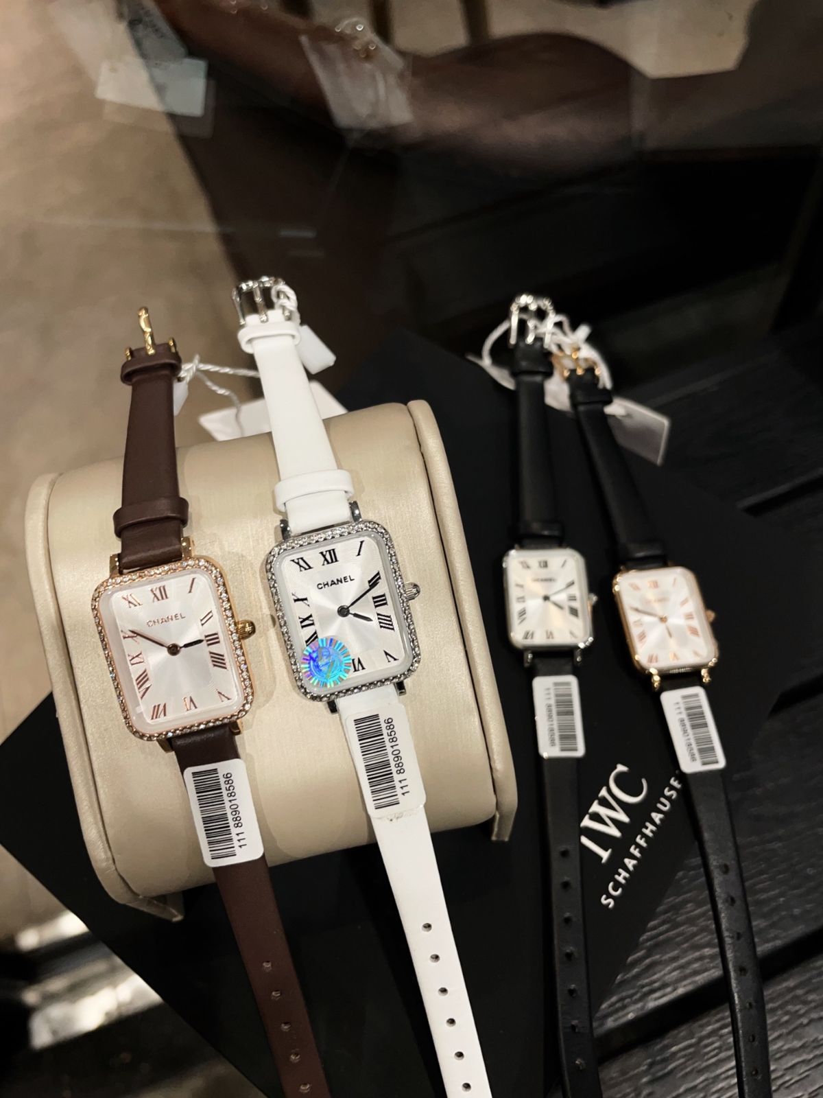 CHANEL シャネル　腕時計　ケース　４個セット 今日特価】Chanel シャネル ケース表面の四角いリングはガラス