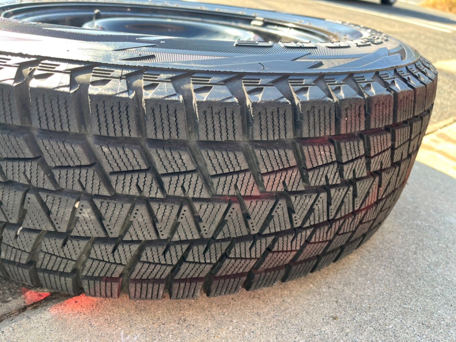 デリカD5 鉄チンホイール スタッドレスタイヤ中古 215/70R16 4本セット