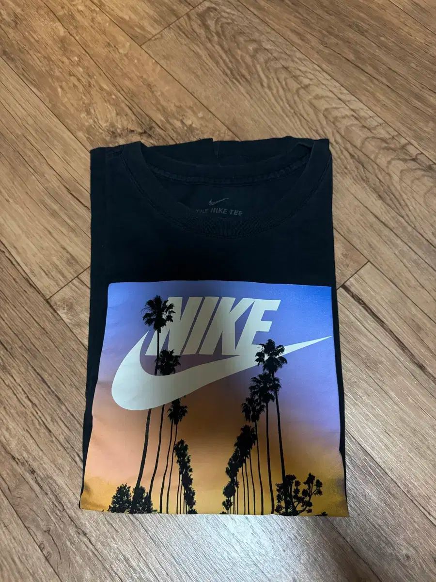 NIKE WHY NOT6 ブラックゴールド 25.5cm Nike(ナイキ） NIKE ユニセックス グラフィック 半袖 Tシャツ