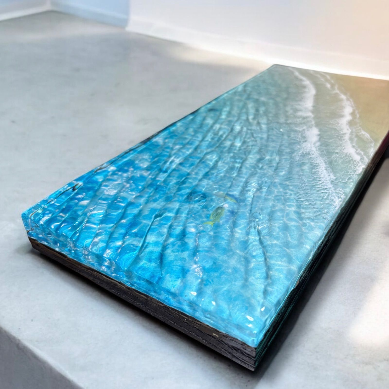 <レジン厚盛り傾斜ボード フエダイの泳ぐ海> N011超立体 沖縄の海 レジンアートボード 美ら海 オーシャンアート