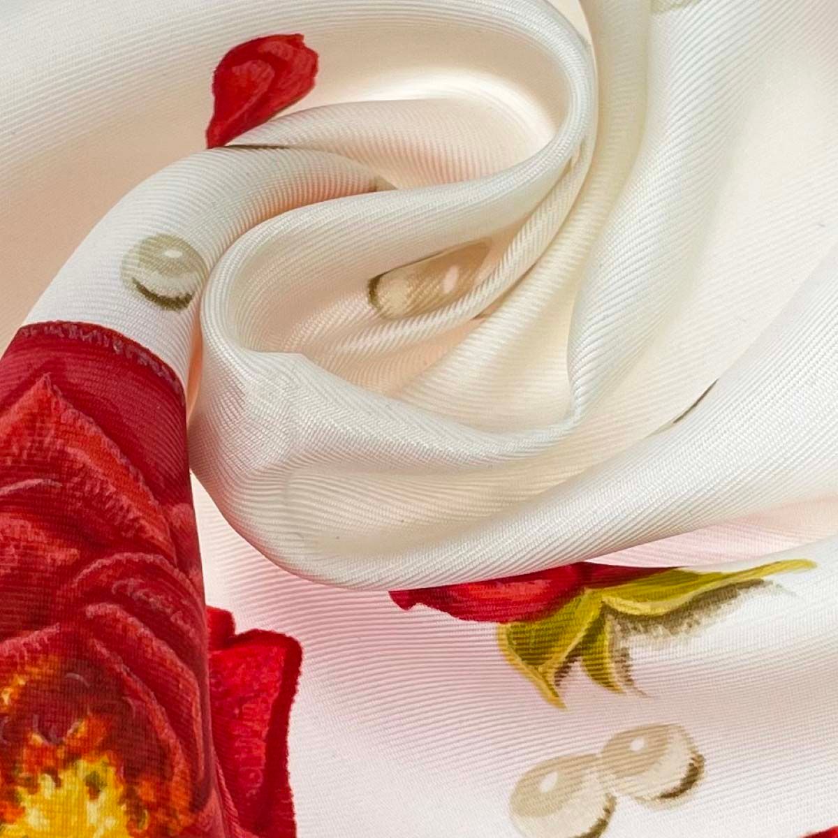 HERMES エルメス スカーフ カレ90/LA ROSEE/薔薇の雫 シルク100
