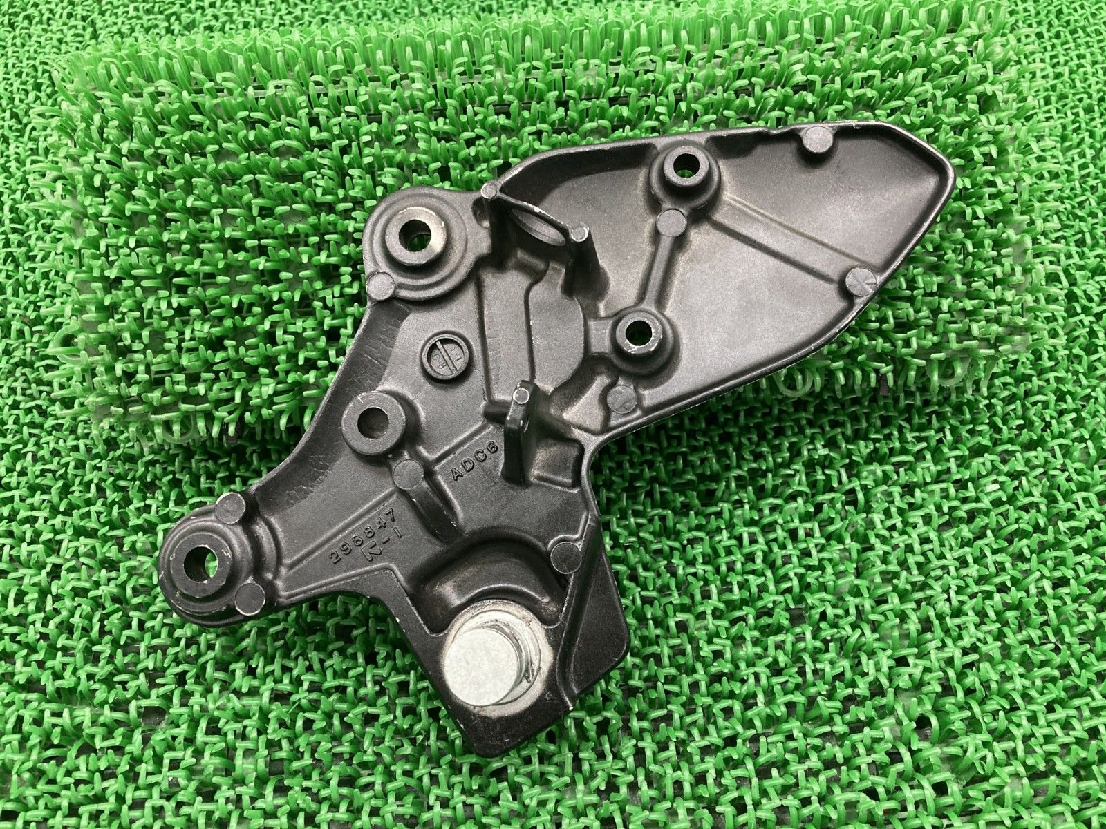 SV650X ステップホルダー 右 298847 スズキ 純正 バイク 部品 VP55B