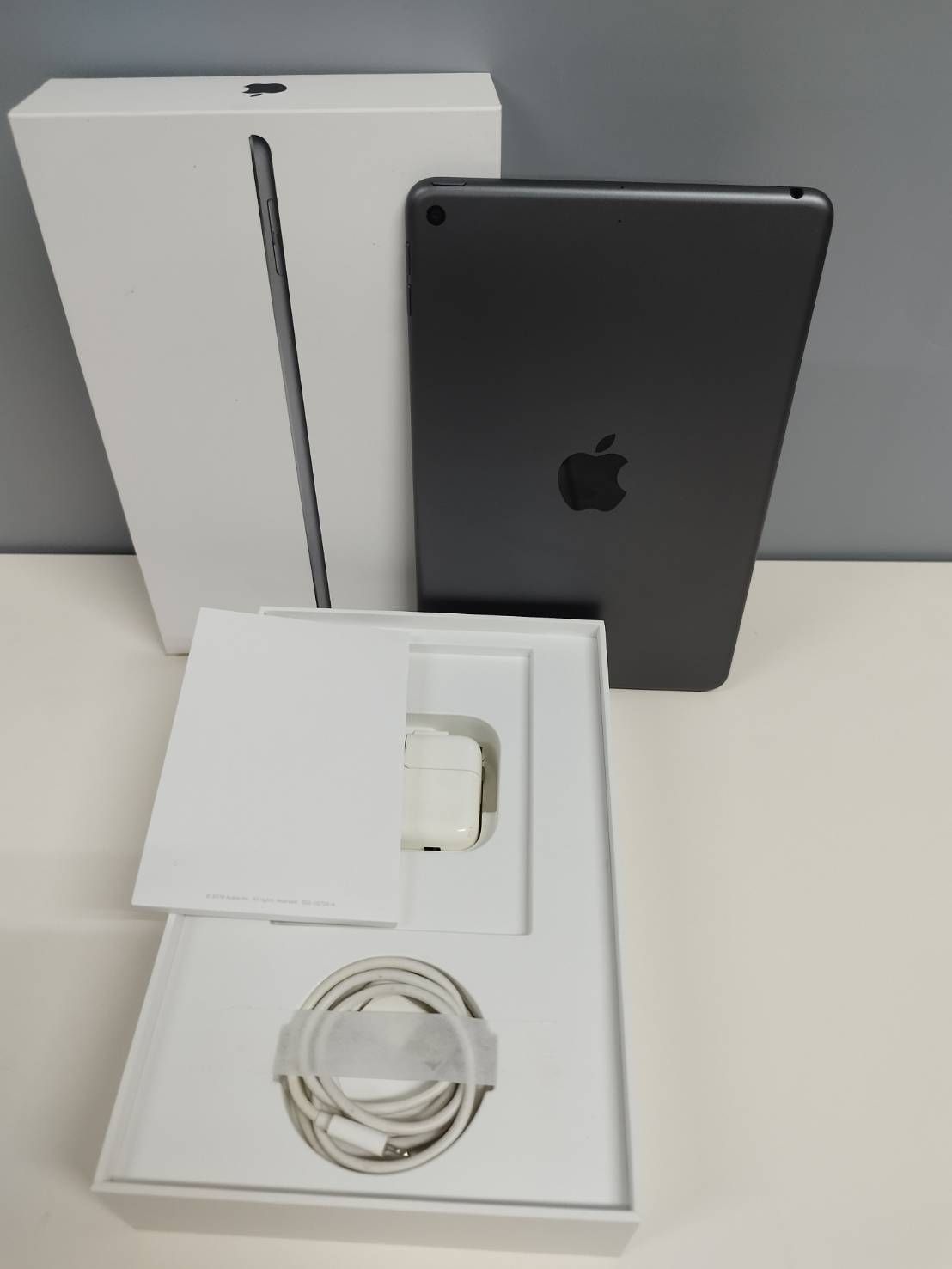 Wi-Fiモデル】iPad mini 第5世代/A2133/64GB〈MUQW2J/A〉 - メルカリ