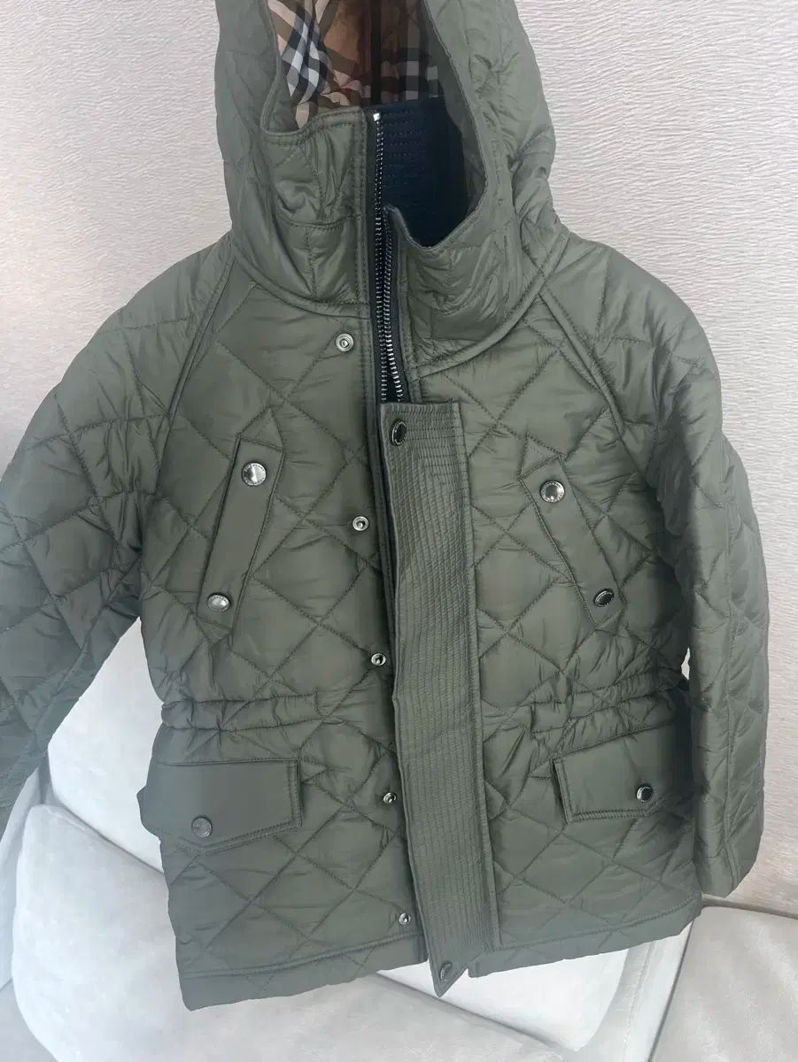 バーバリー　6Y キルティングジャケット バーバリー キッズ BURBERRY キルティングジャケット キルティング