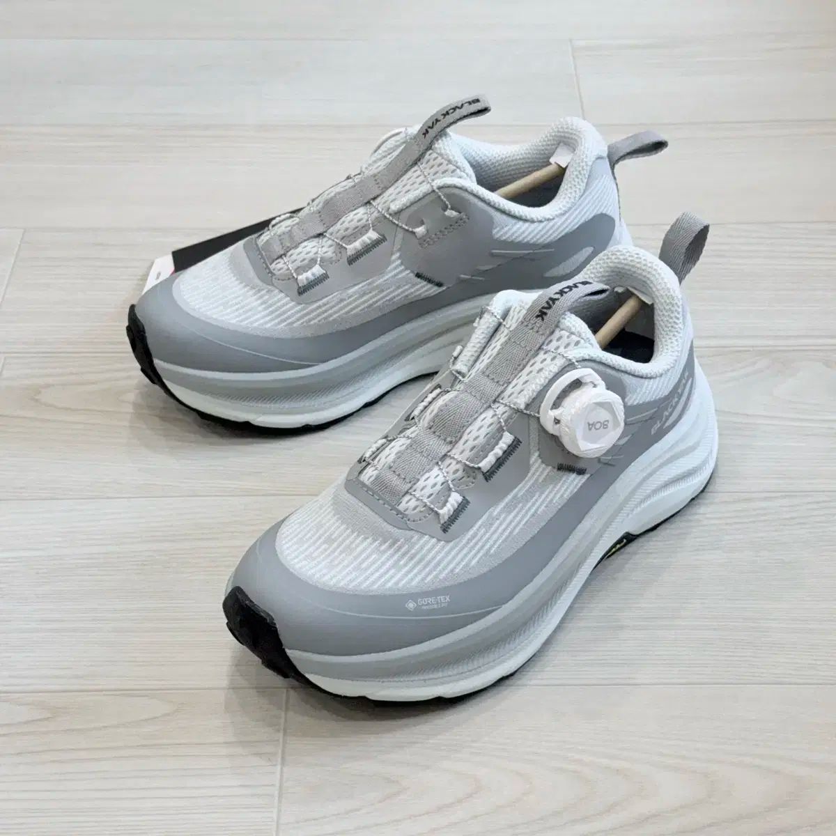 トレッキングシューズ 235