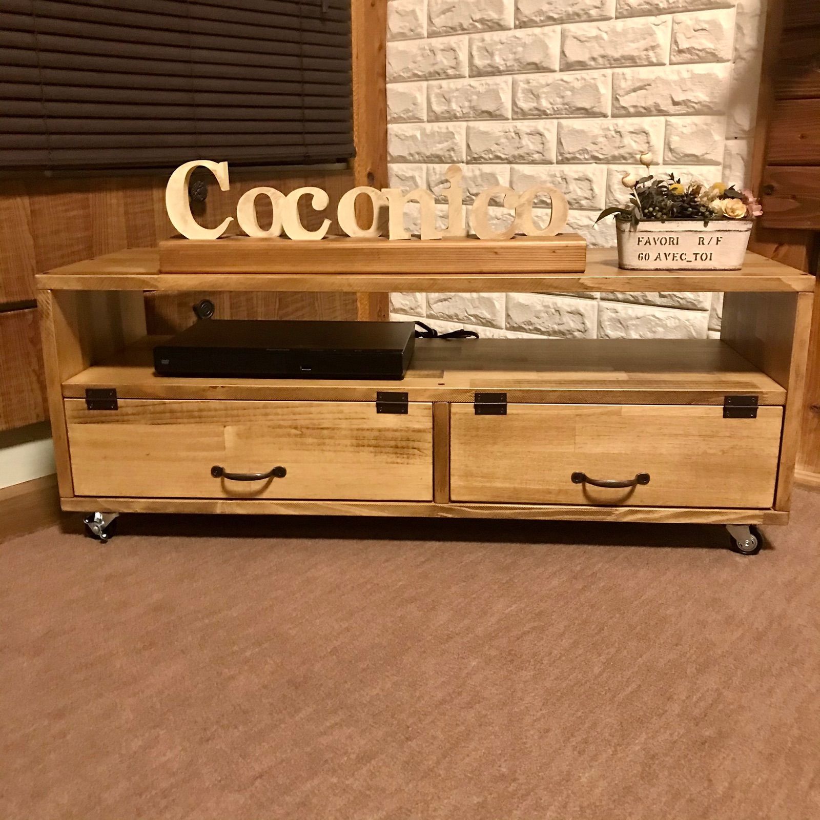 美品・即日発送】PRADA メタルヘアピン ヘアクリップ PRADA