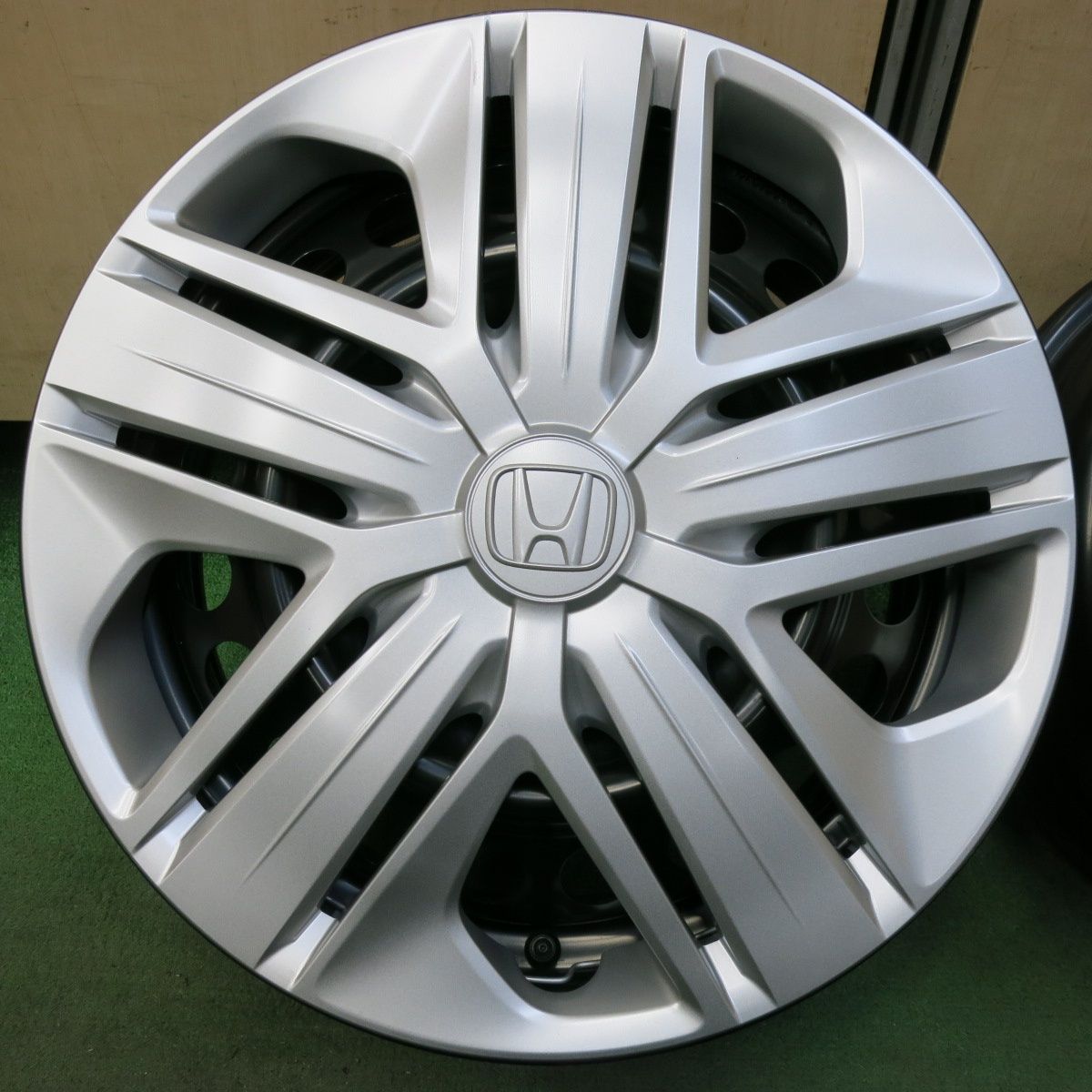 送料無料] 新車外し☆ホンダ GK フィット 純正 スチール