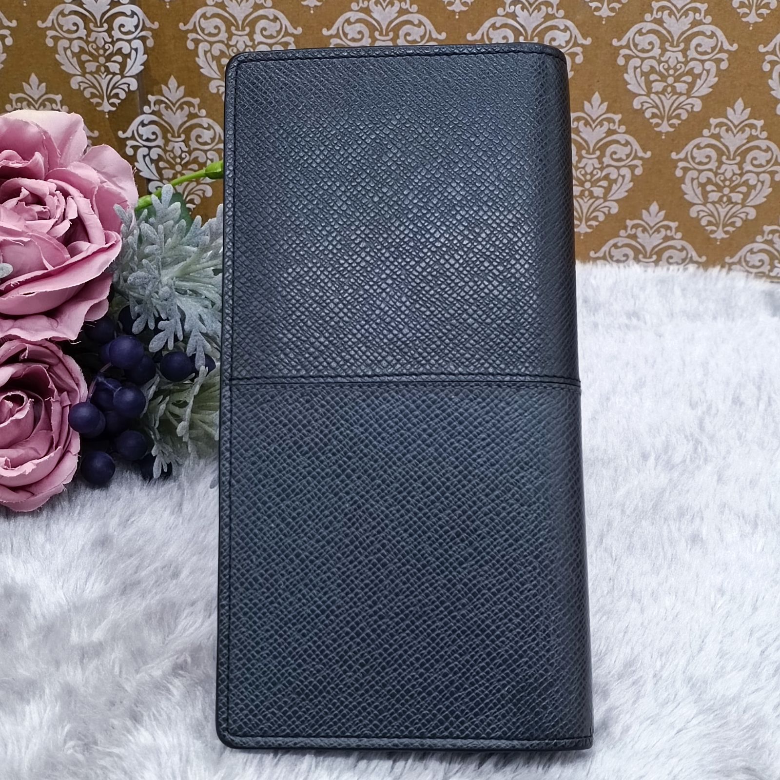 【美品】ヴィトン　タイガ LOUISVUITTON 》 ルイヴィトン タイガ・V・レザー ポルトフォイユ