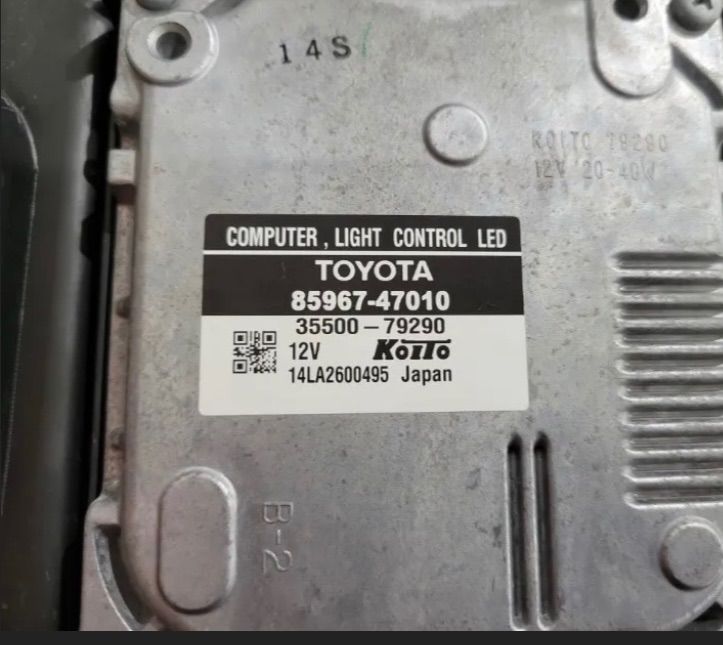 CT200h ZWA10ハロゲンヘッド→前期LEDヘッドライトスワップ