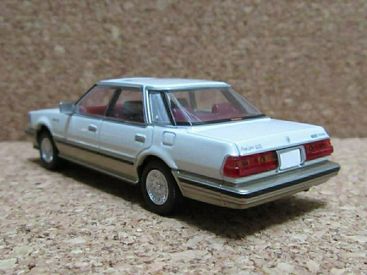 トミカ クラウン ハードトップ 1/64ロイヤルサルーンG、83年式2色セット トミカリミテッドヴィンテージ ネオ LV-N199c トヨタ クラウン