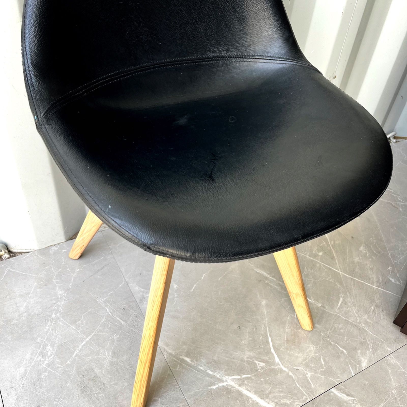 取付無料！ボーコンセプト オッタワ 本革ブラック 北欧モダン風ダイニングチェア✨ 取付無料！ボーコンセプト オッタワ 本革ブラック 北欧モダン風