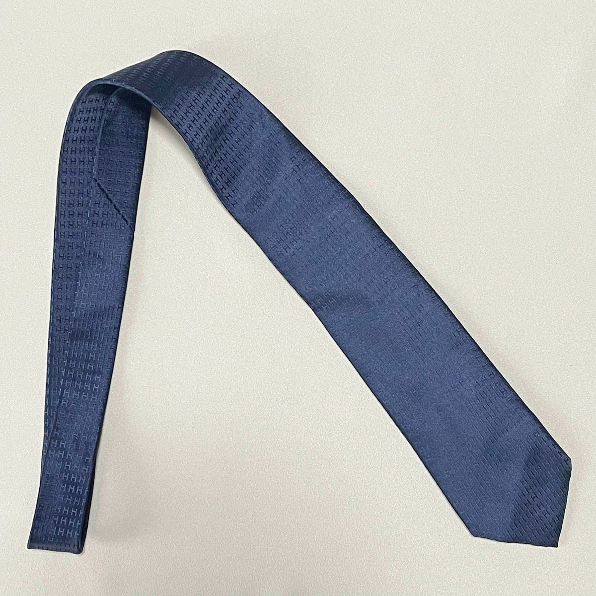美品 エルメス HERMES ネクタイ シルク100% フランス製 ネイビー 【H柄】 252-104