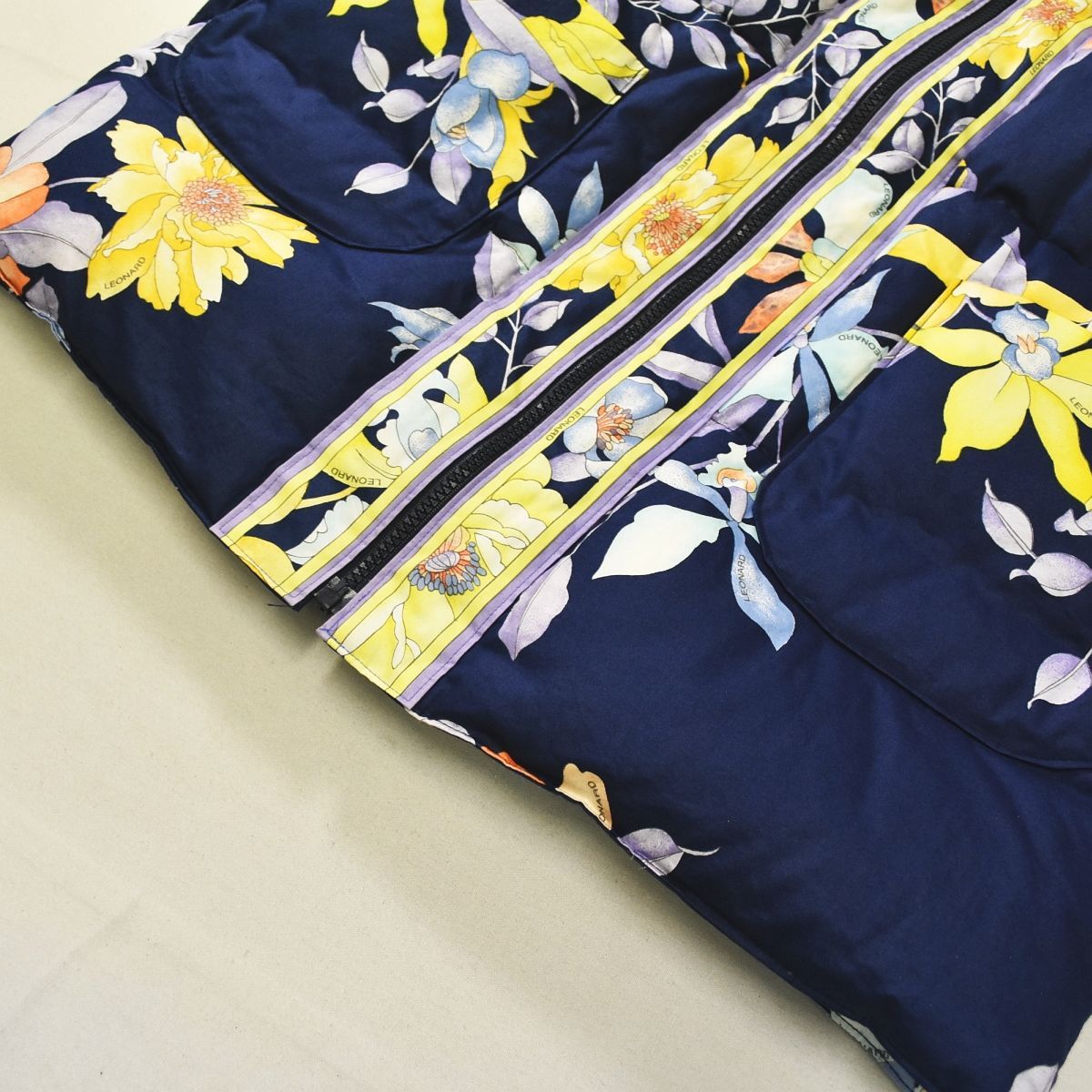レオナール LEONARD FASHION 花柄 ダウンベスト ネイビー レディース