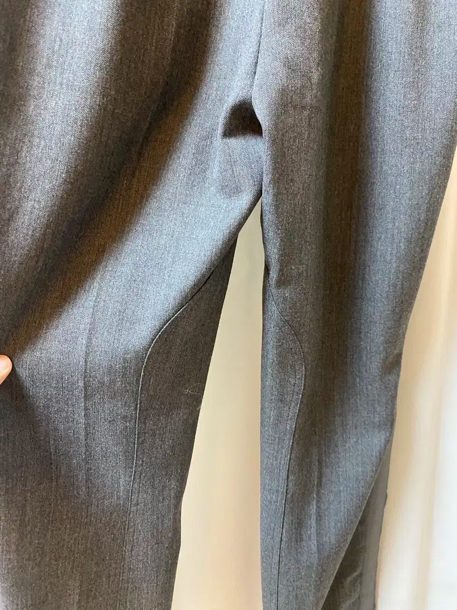 グレー スラックス