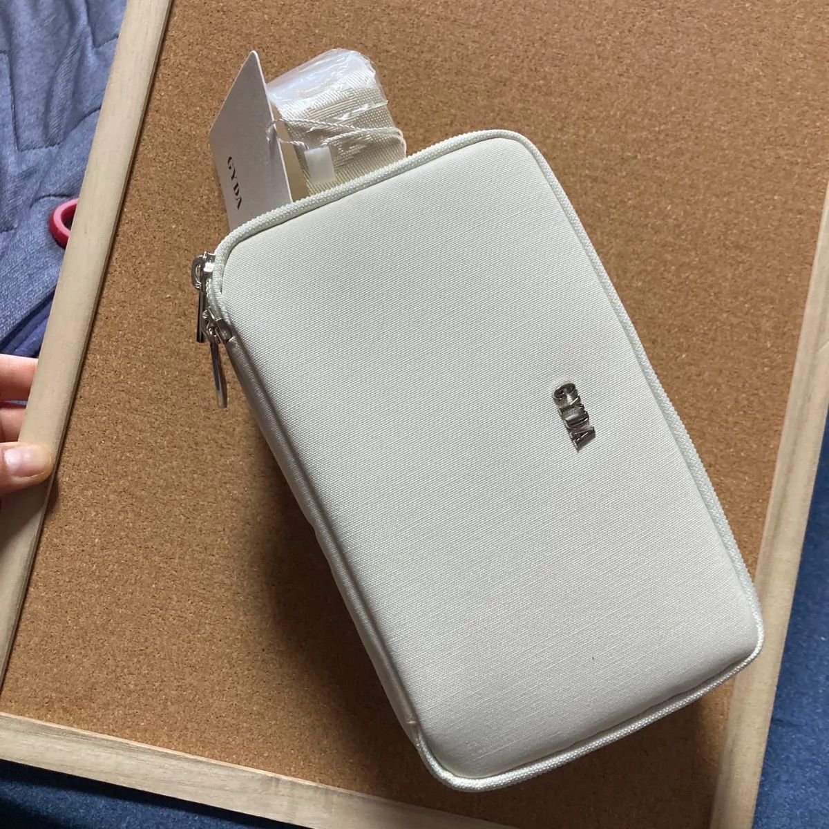 新品 タグ付き GYDA(ジェイダ) スクエアポーチ ホワイト - メルカリ