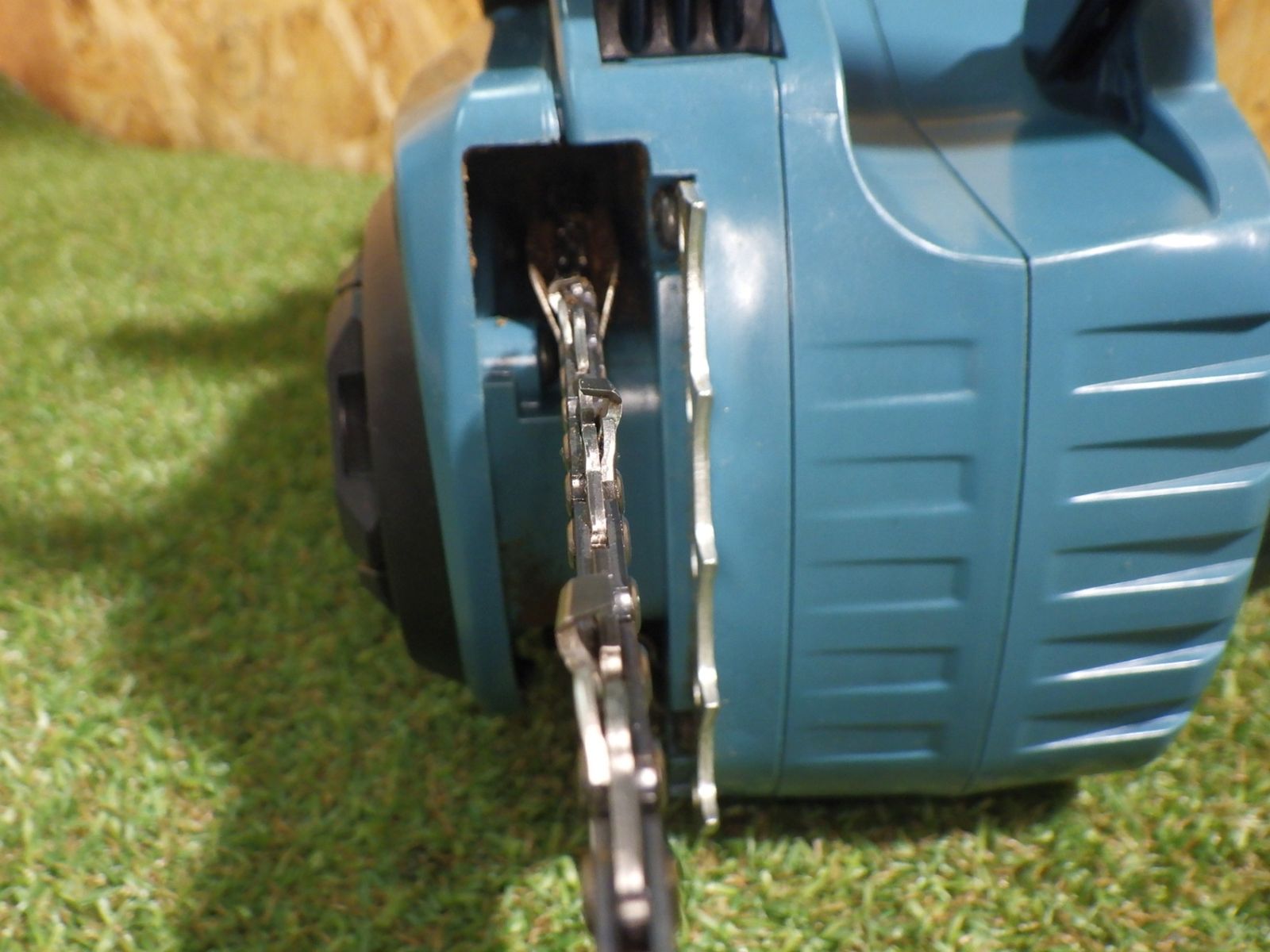 幅広い木材の切断作業に マキタ 充電式チェーンソー MUC353D 品 HRDEVELOPMENT_JP