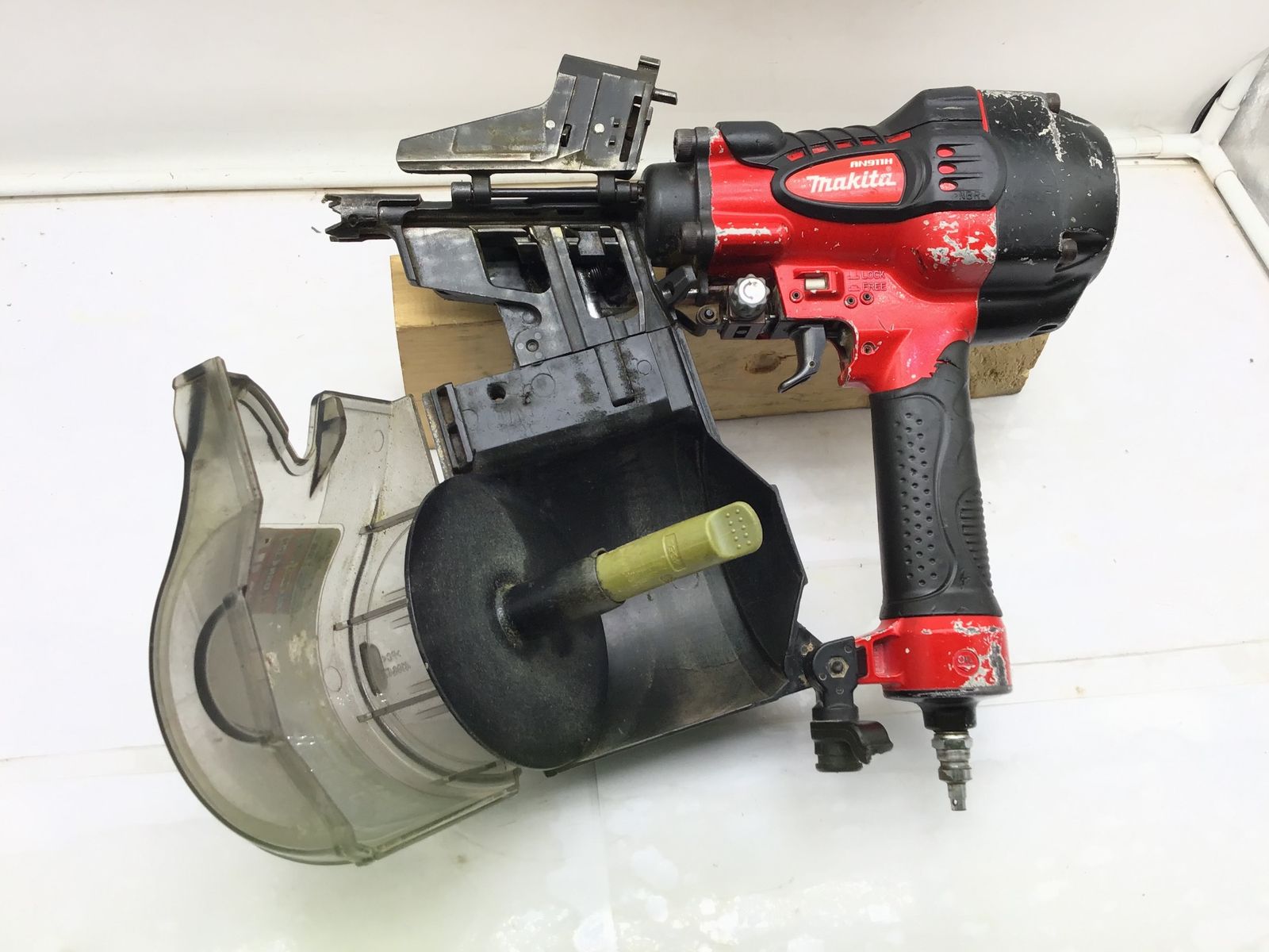 品 Makita マキタ 90mm高圧エア釘打機 AN911H ITCSULCGQ0M6 エコツール笠寺店 M02