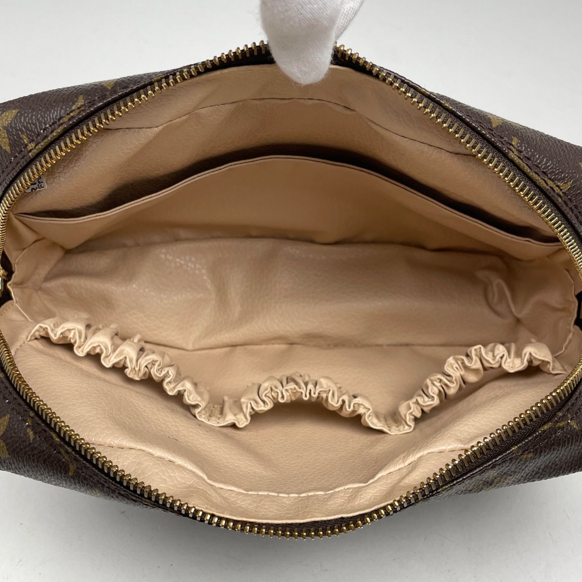 ルイ・ヴィトン Louis Vuitton トゥルース トワレット 23 メイク  