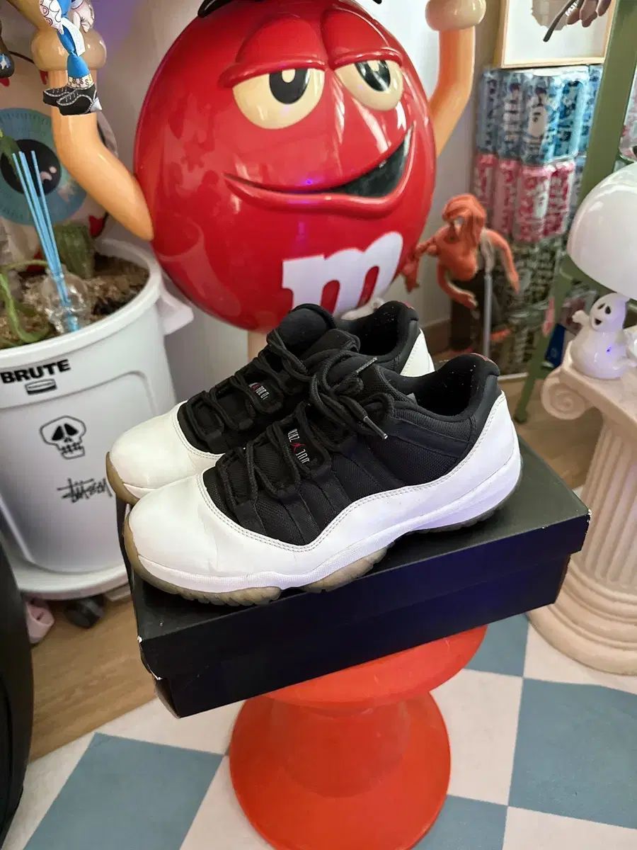 【雷市場（ポンジャン）商品韓国直送】NIKE(ナイキ) ジョーダン 11 ロー