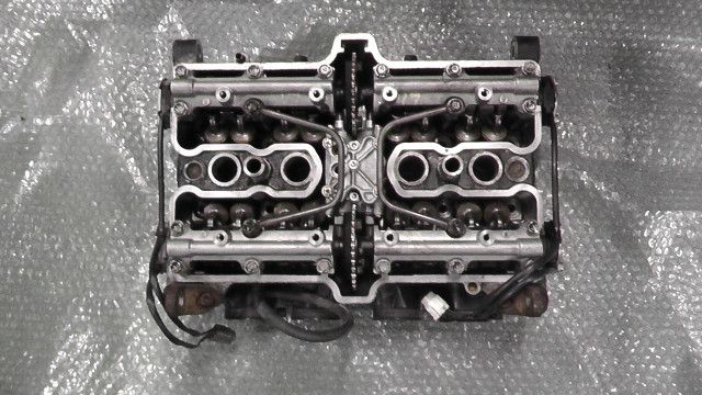 バンディット400V GK75A-131xxx の シリンダーヘッド :#1741055254