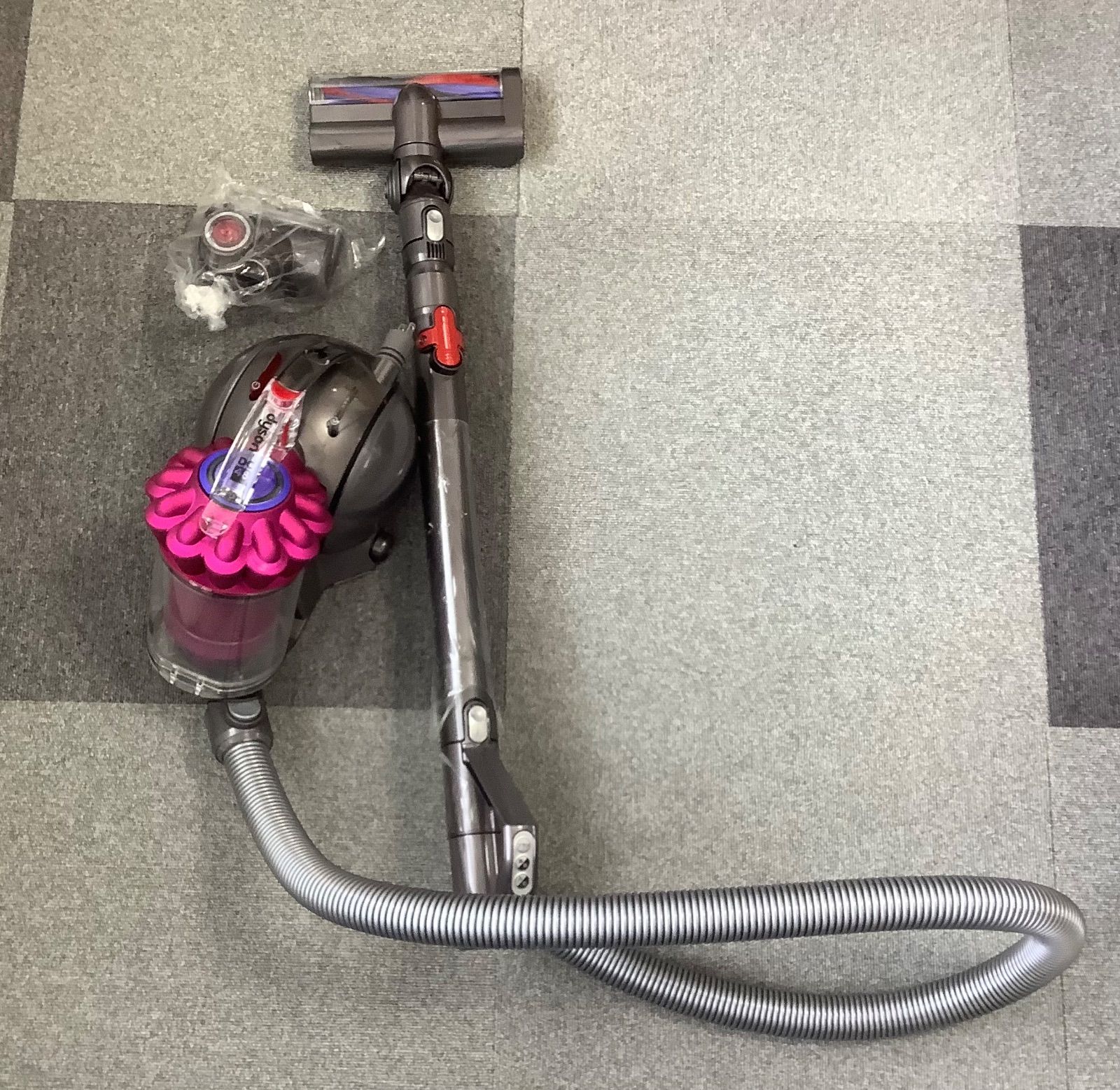 Dyson ダイソン 工場 DC48 コード式 新古品。極美品‼︎ （新品ではないです
