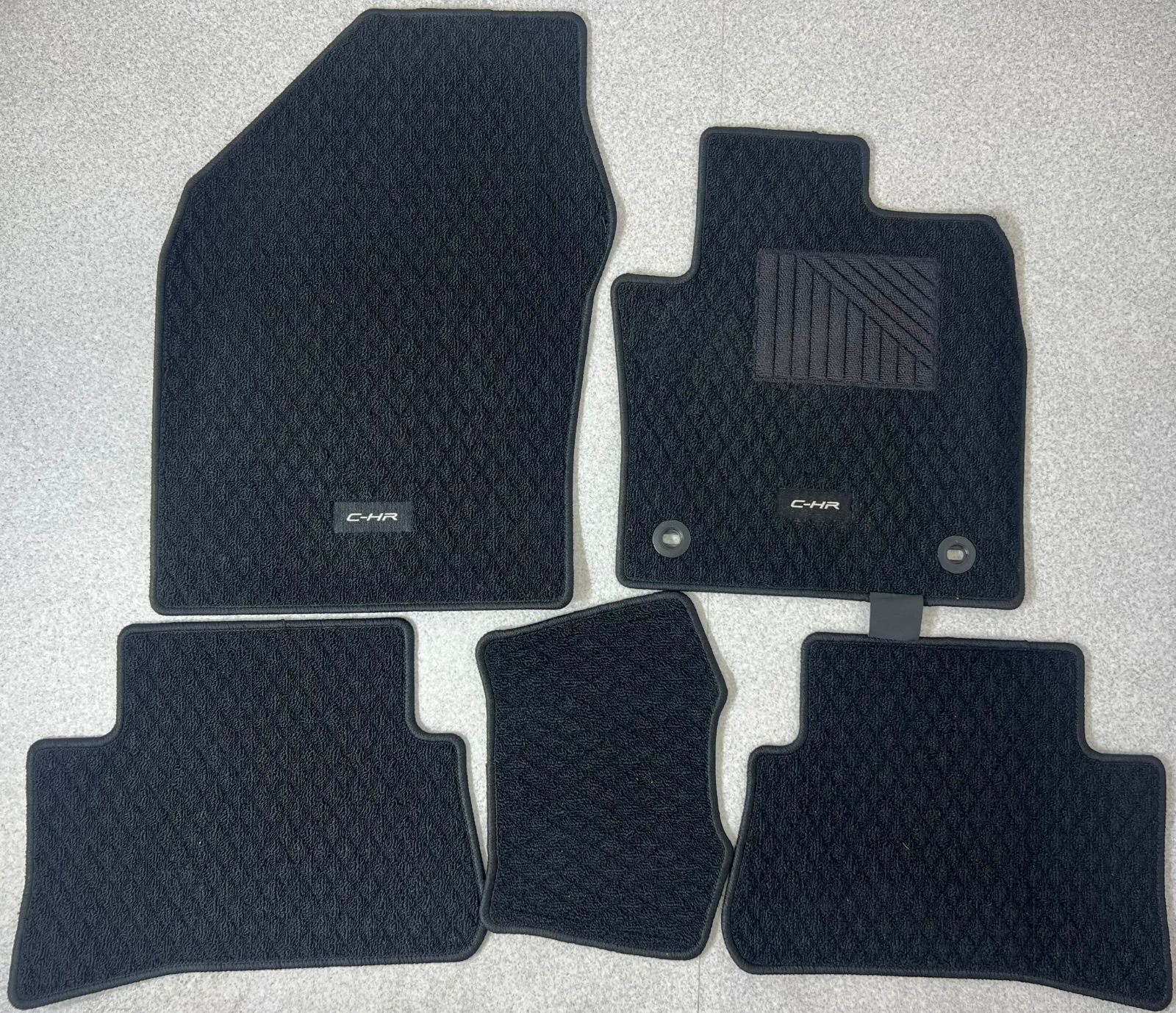 ストア 〇【最安値！早い者勝ち！】CH-R フロアマット