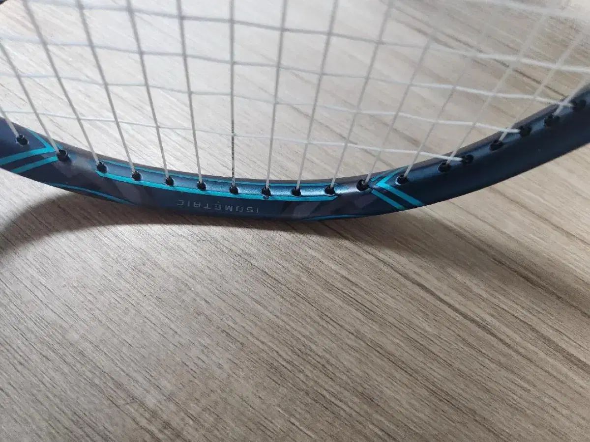 YONEX