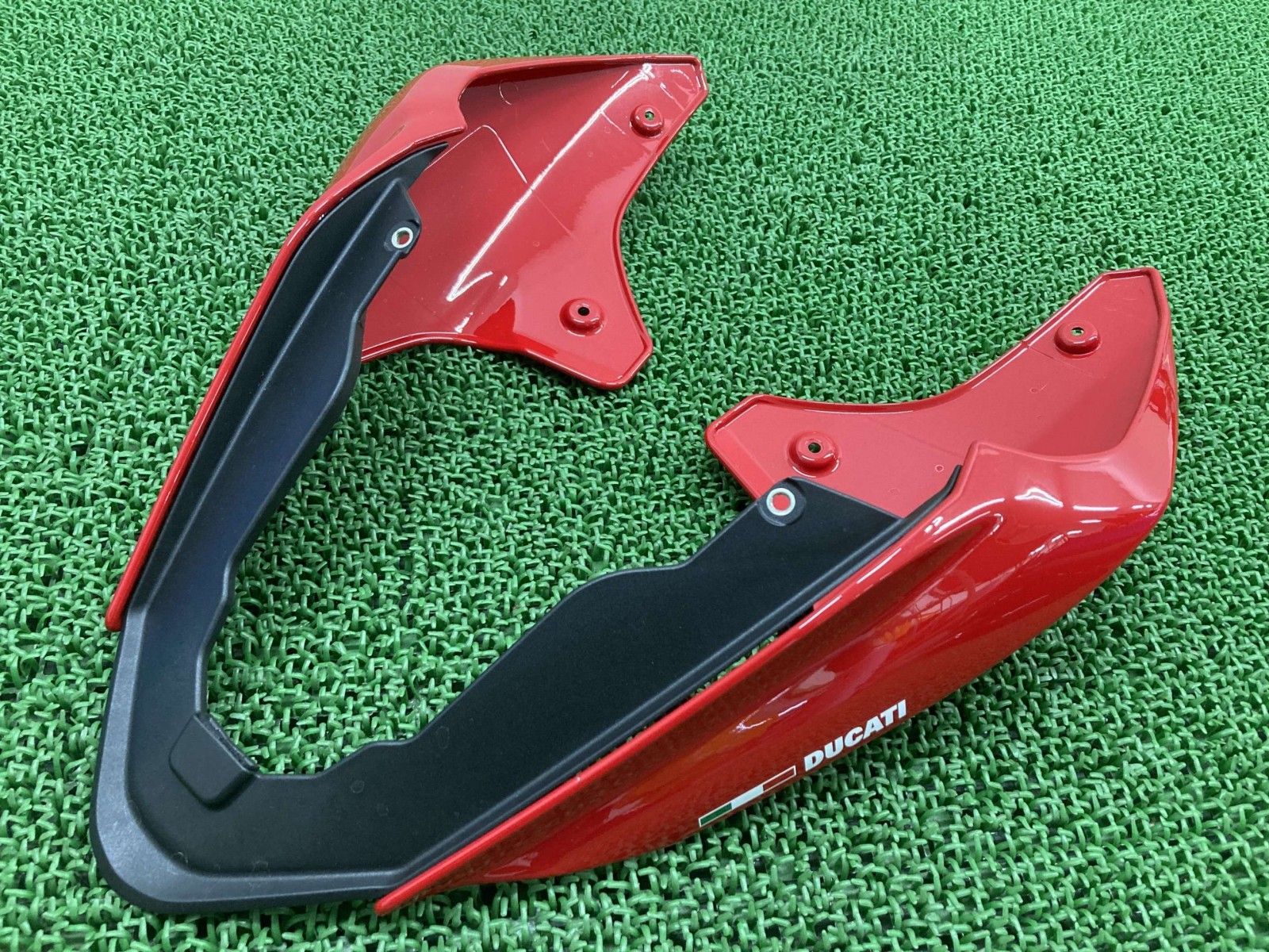 パニガーレV2 V4 S テールカウル 赤 482.1.255.1A ドゥカティ 純正 バイク 部品 Panigale シートカウル 割れ欠け無し 品薄 Sj