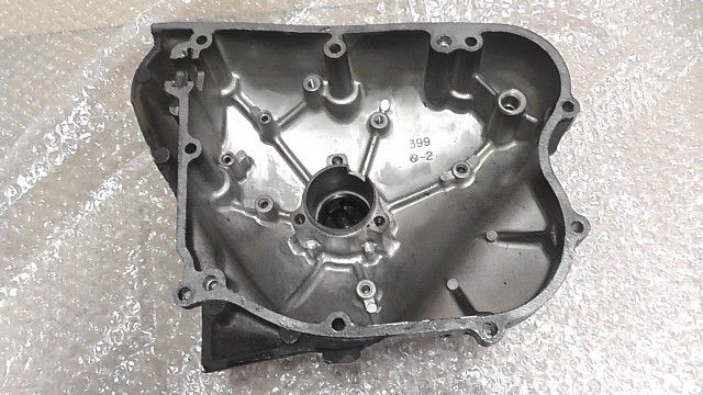 エンジンカバー 左