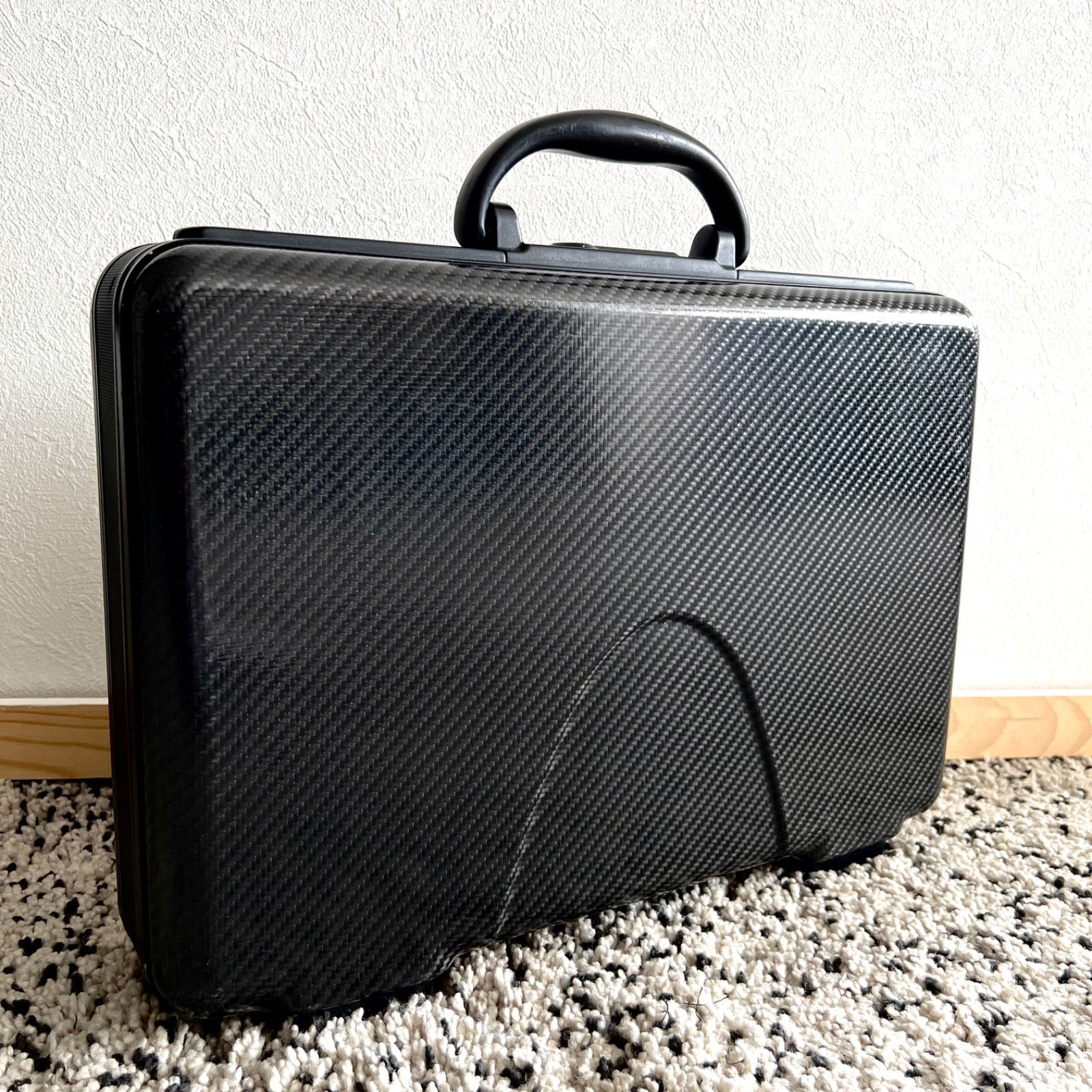 カーボンアタッシュケース（リアルカーボン製） - ビジネスバッグ