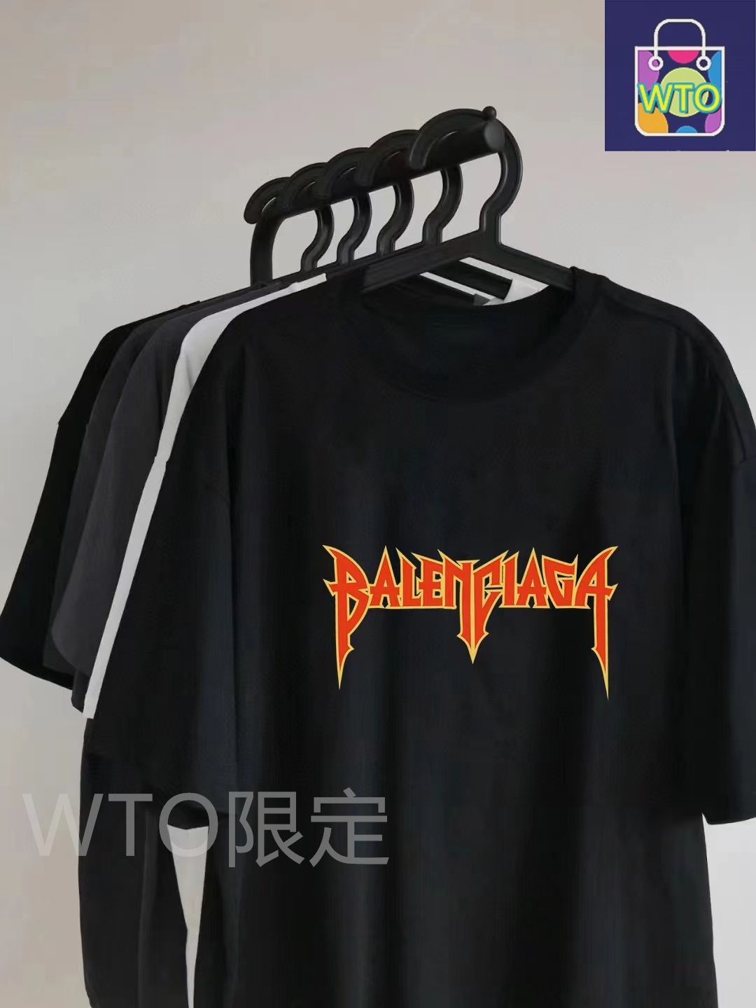 このバレンシアガのコラボレーション半袖は