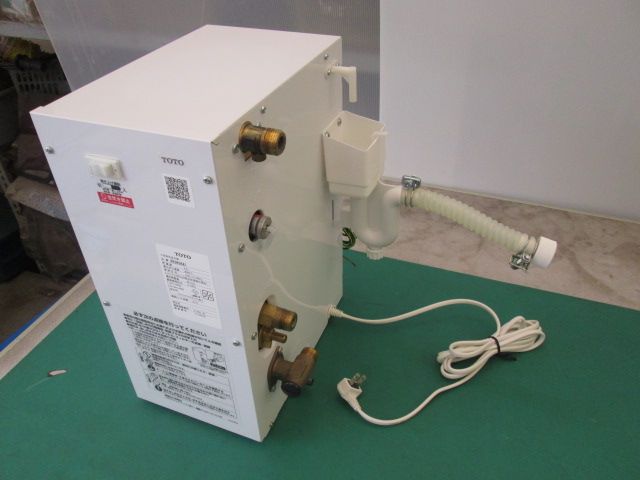 TOTO 小形電気温水器 湯ぽっと 本体と膨張水受け 100V 600W RESK06A1 0928AI 7AT-1S