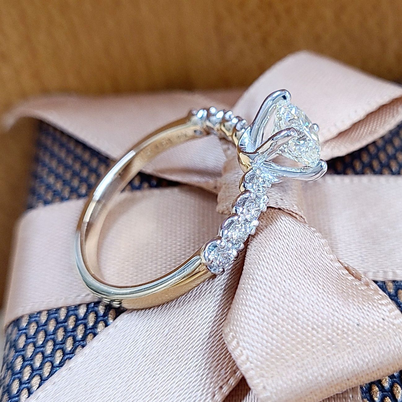 テリ抜群！1ctダイヤモンド VS Very good K18 YGリング 鑑定 テリ抜群！1ctダイヤモンド VS Very good K18 YGリング 鑑定 - メルカリ