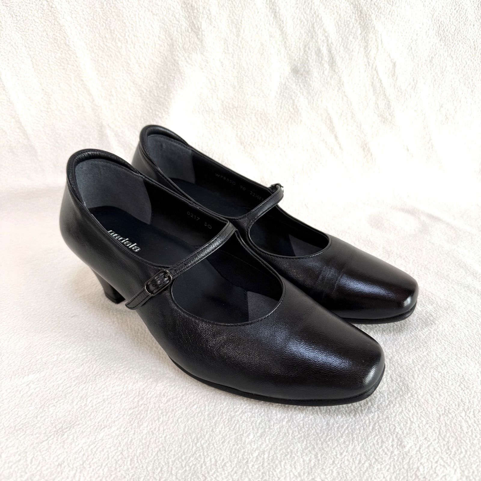 【極美品】ペダラ スクエアトゥ クロスストラップ レザー ブラック asics 極美品】ペダラ スクエアトゥ クロスストラップ レザー ブラック asics