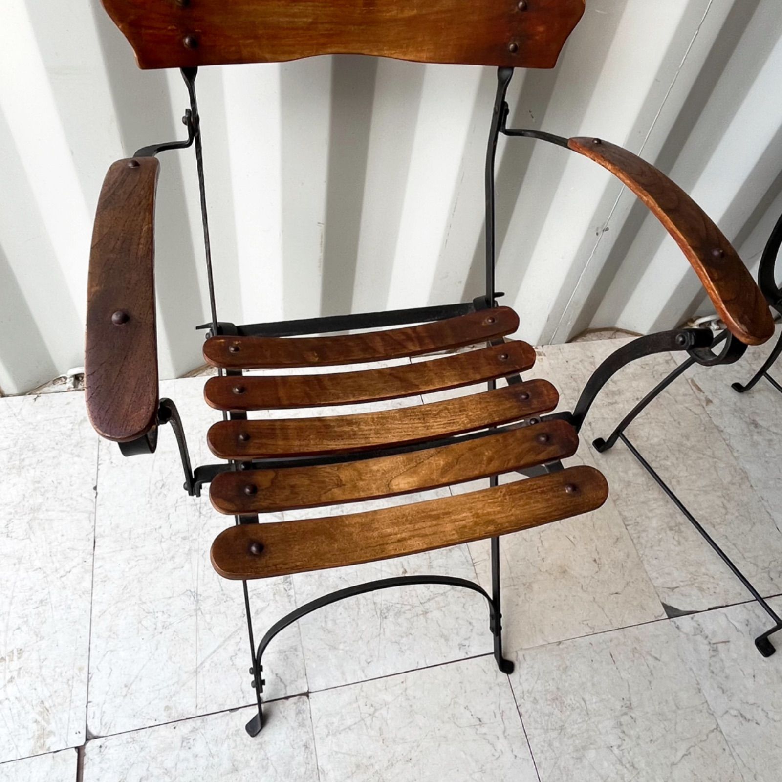 取付無料！ガーデンファニチャー 天然木 アイアン 折り畳み円形テーブル&チェア✨ 取付無料！ガーデンファニチャー 天然木 アイアン 折り畳み円形