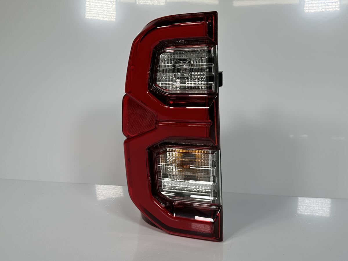 破損キズなし ハイラックス GUN125 後期 純正 左テールランプ Assy テールライト LED 81560-0K690 0K-186 K 管理31462