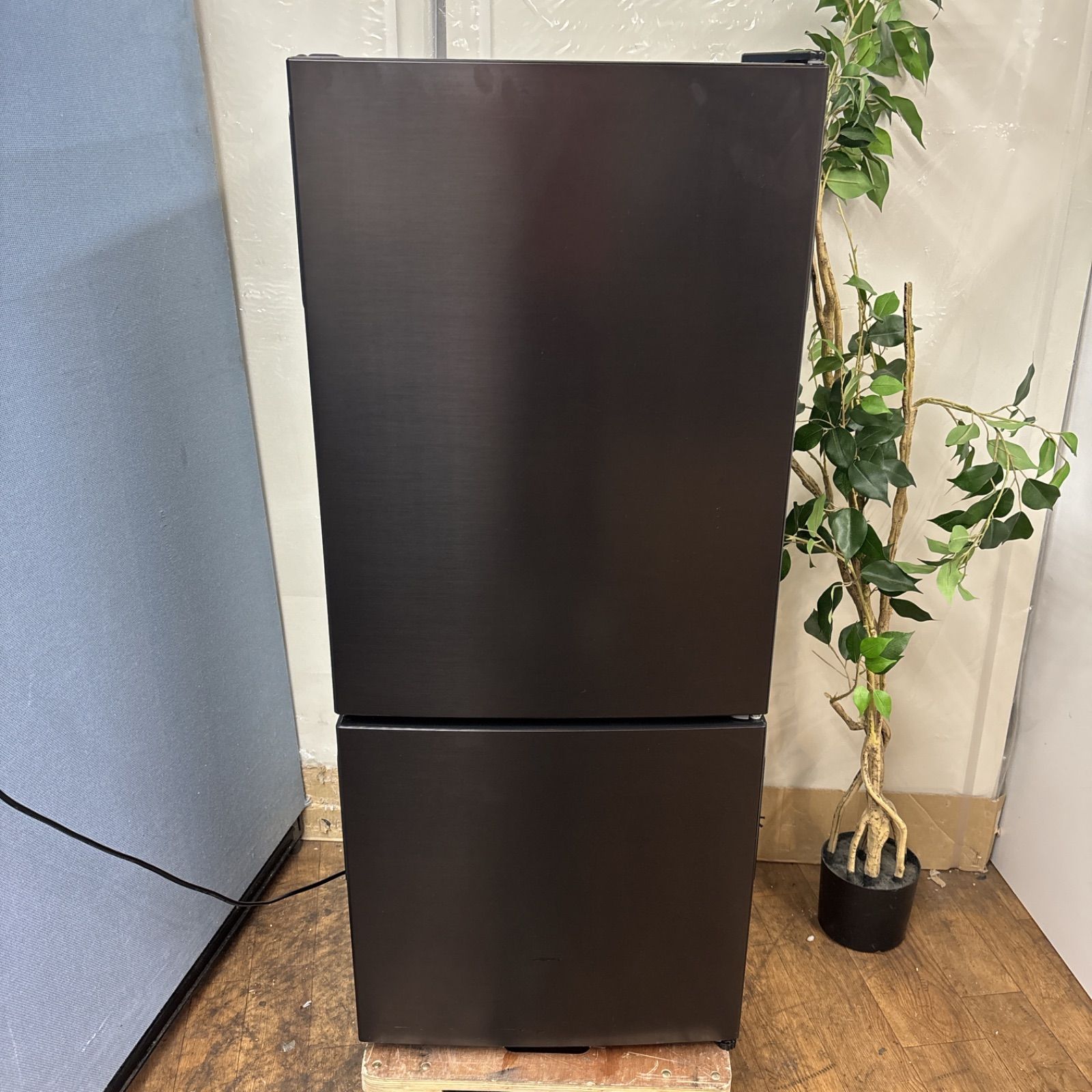 I653 ? 名古屋市近郊配送設置無料 2025年製の高年式♪ maxzen 冷蔵庫 117L 動作 済 クリーニング済