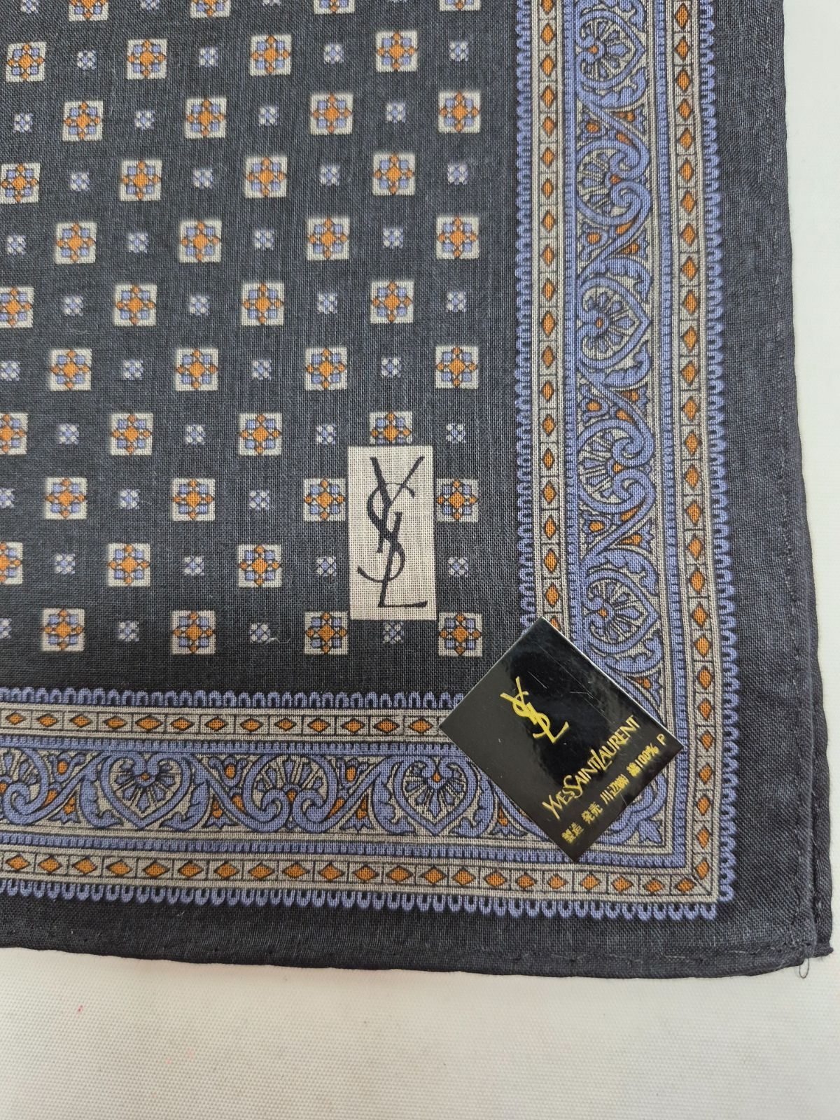 YVES SAINT LAURENT タオルハンカチ 2枚セット Yves Saint Laurent Beaute - YSL ハンカチタオル セットの通販