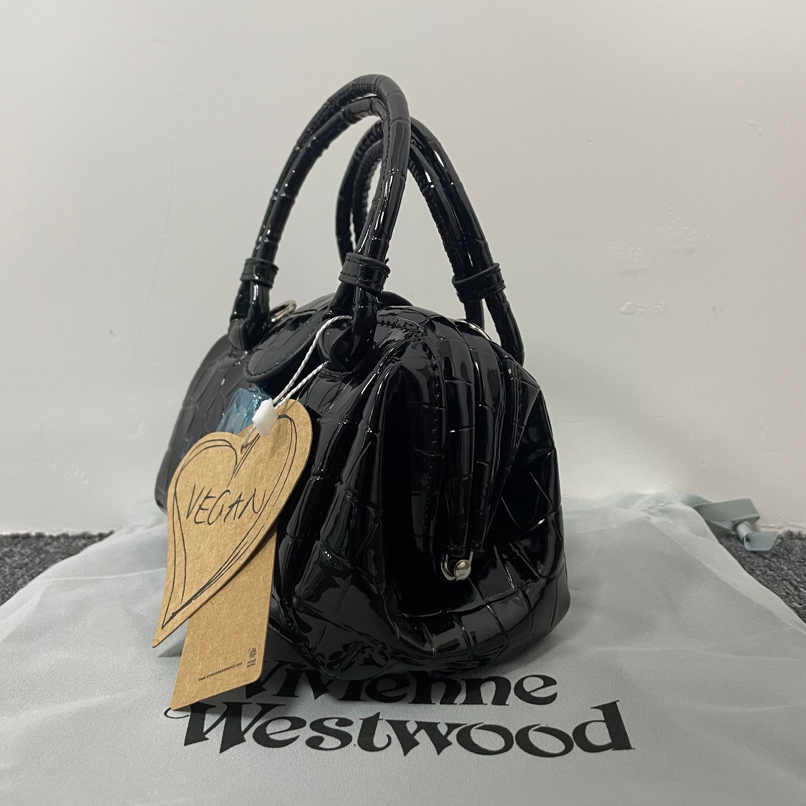 新品 ヴィヴィアンウエストウッド vivienne ミニハンドバッグ 新品 ヴィヴィアンウエストウッド vivienne ミニハンドバッグ