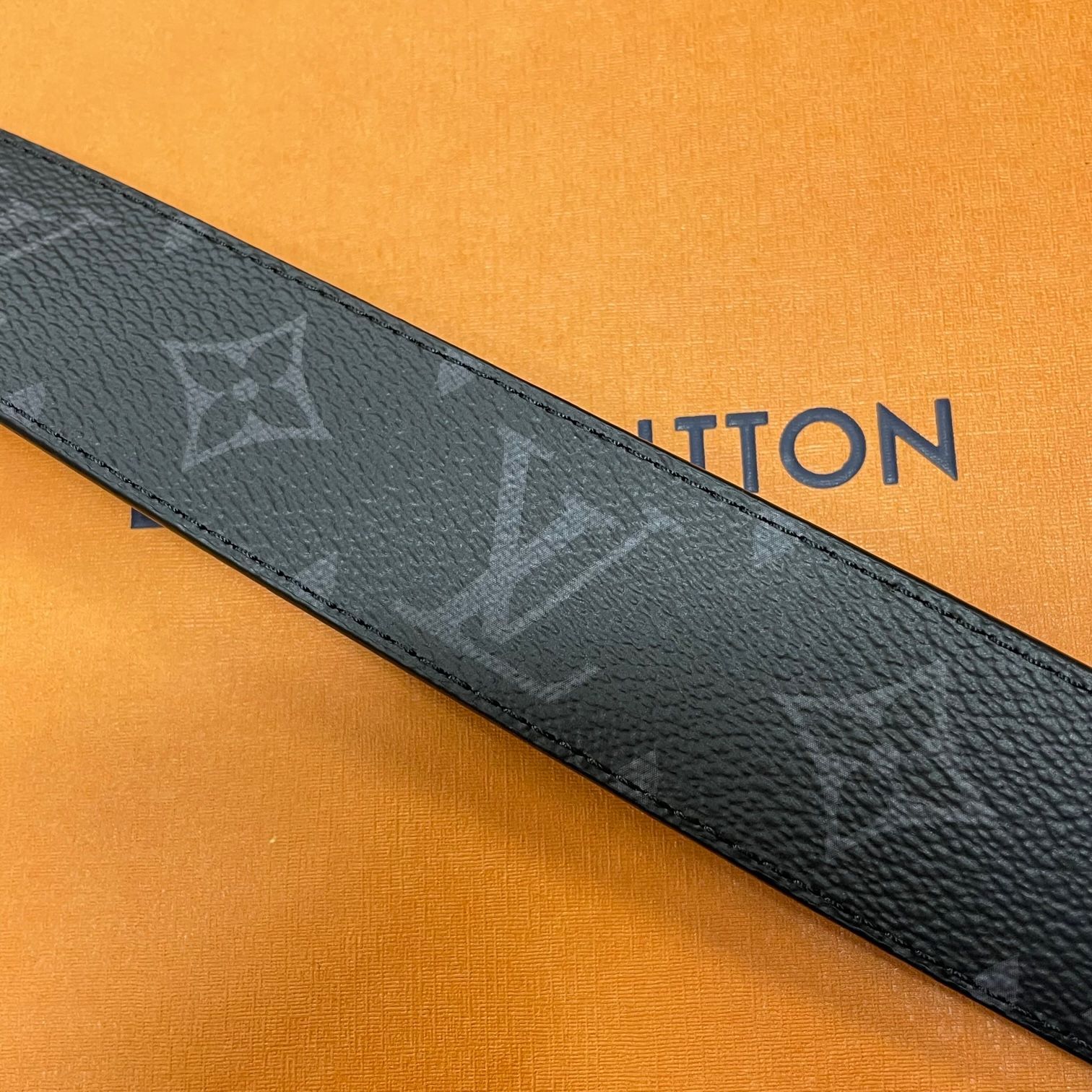 定価72600円 国内正規 新品 LOUIS VUITTON LVイニシャル 35MM