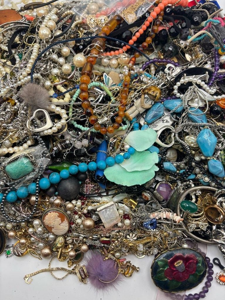 5kg イミテーション　まとめ　アクセサリー　メッキ　パール　お宝　②　遺品 5kg イミテーション まとめ アクセサリー メッキ パール お宝 ② 遺品